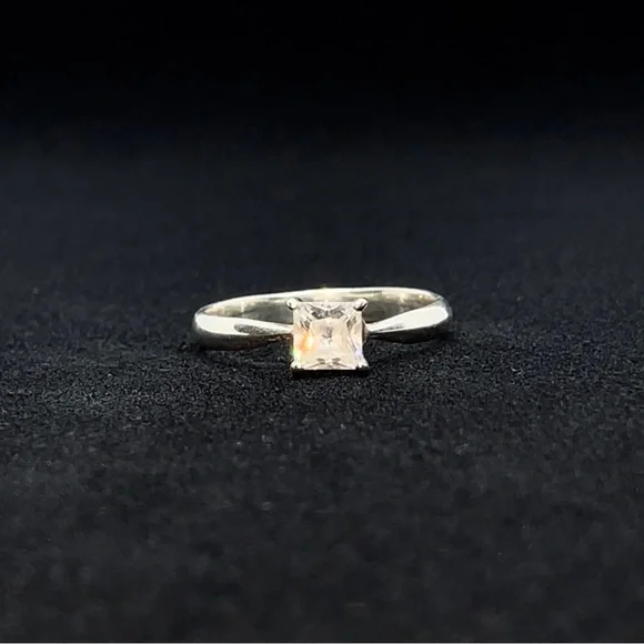 ENGAGEMENT RING WITH LAB STONE - Picture 4 of 4